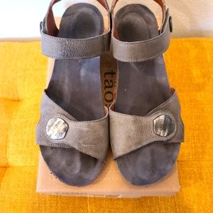 Taos Momentum Sandals